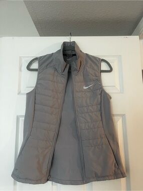 Nike Women's Light Gray Quilted Sleeveless Vest